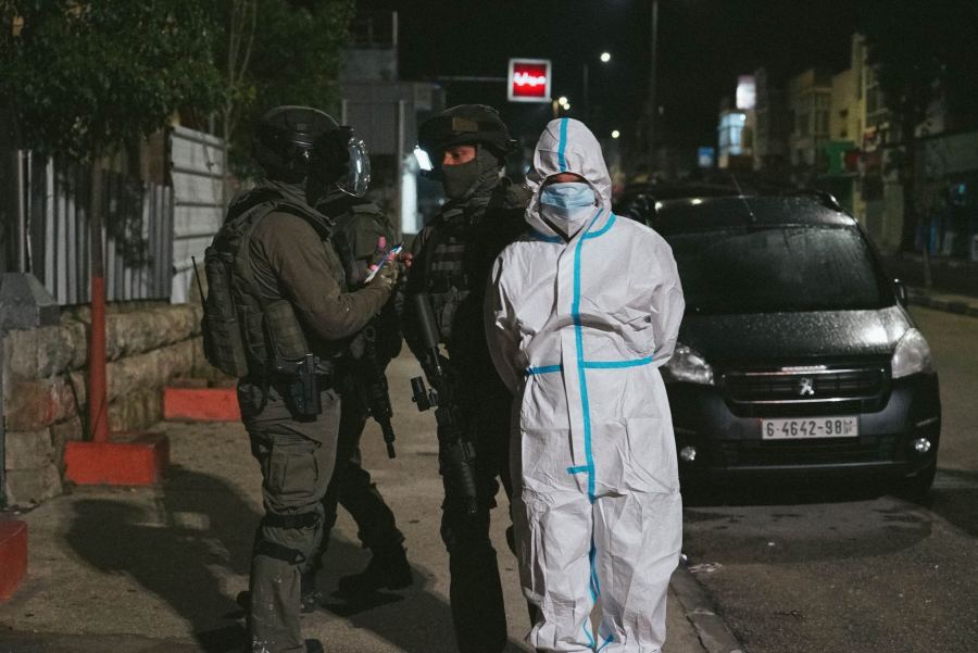 صور : الجيش الاسرائيلي يعتقل شبان فلسطينين من جنين ورام الله